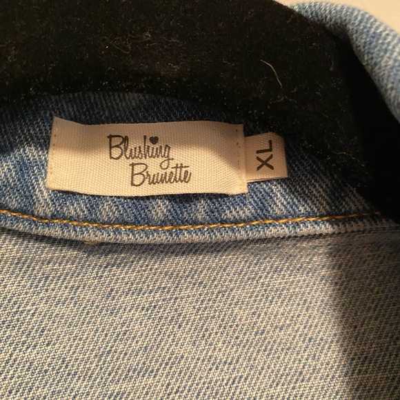 CLOSET CLEANOUT✌🏼 - Picture 4 of 5